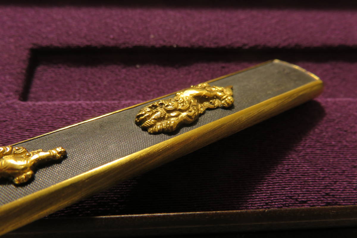 ◆小柄　二疋獅子図　無銘　傍後藤◆_3