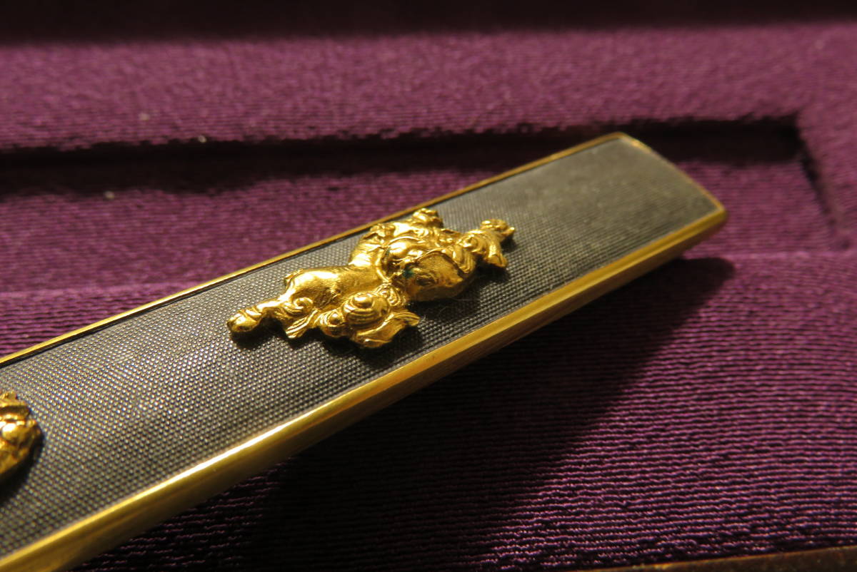 ◆小柄　二疋獅子図　無銘　傍後藤◆_5