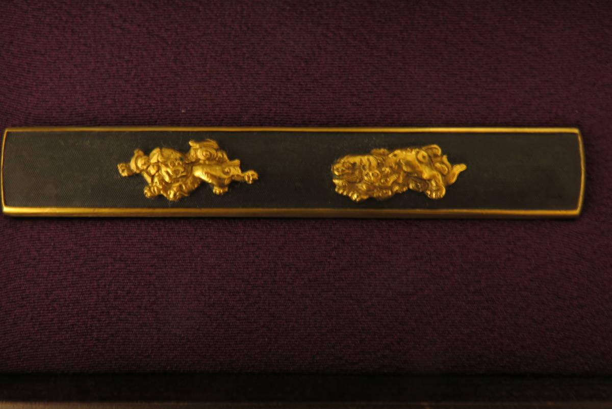 ◆小柄　二疋獅子図　無銘　傍後藤◆_8