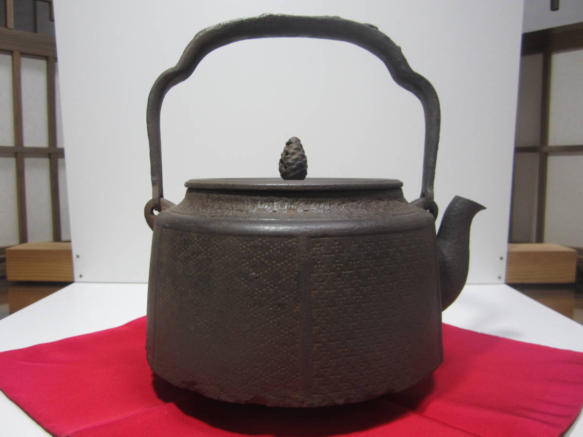 時代物 鉄瓶 古道具 金属工芸 レトロ　鉄器 南部鉄瓶 時代物 銘あり 金属工芸 アンティーク、コレクション 【公式