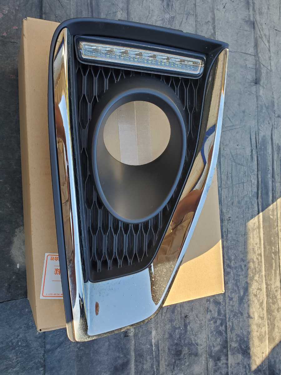 E52エルグランド 左フォグフィニッシャー 中古品 フォグランプベゼル