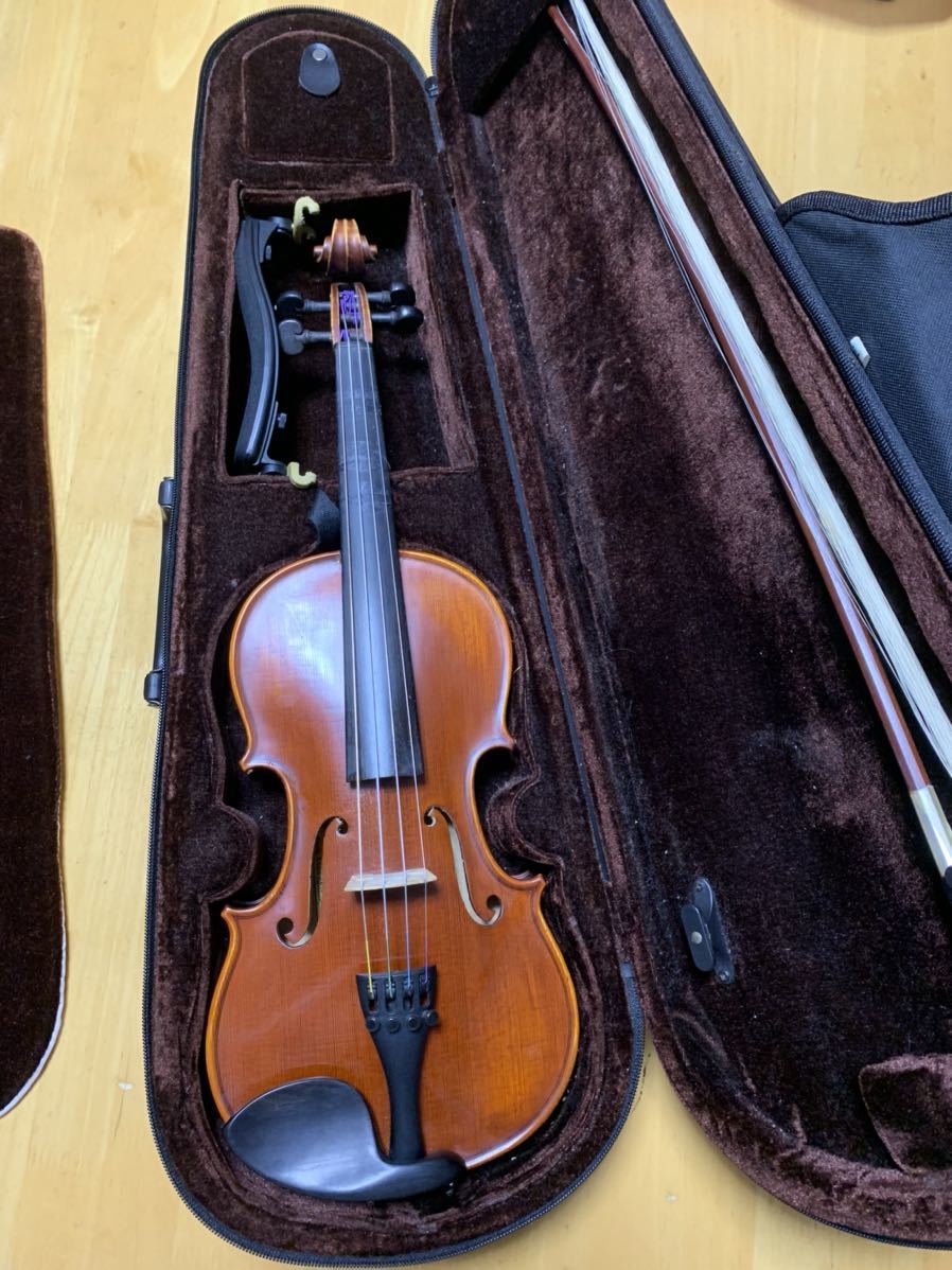 スズキ　バイオリン　4/4 品番200製造年　弓、ケ―ス付 スズキ バイオリン 4/4 品番200製造年 弓、ケ―ス付 Suzuki（スズキ