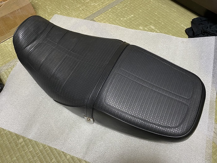 ☆専用ページ☆ Kawasaki カワサキ ゼファーχ 純正 シート タックロール 三段 3段