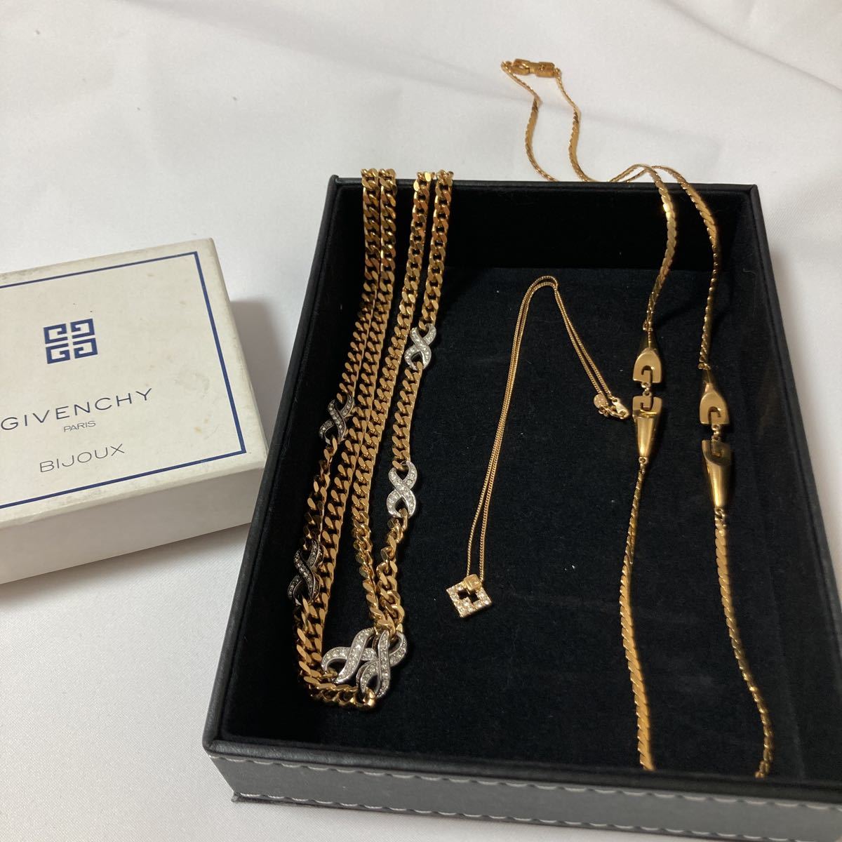 中古 送料込】GIVENCHY ジバンシイ ゴールドカラー ロングネックレス 
