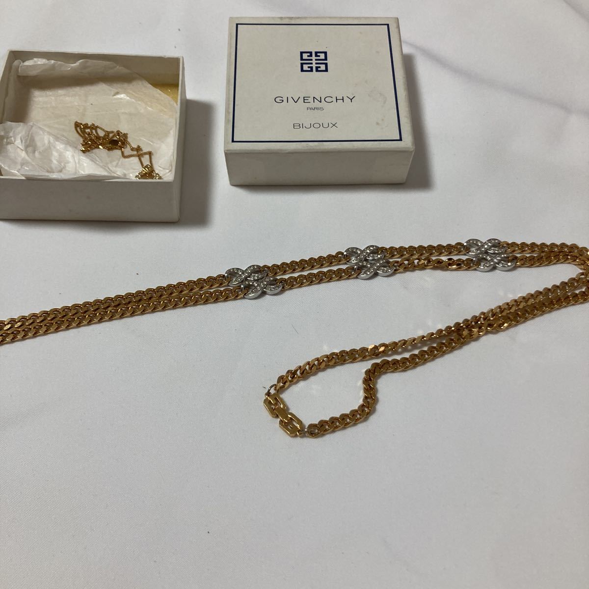 中古 送料込】GIVENCHY ジバンシイ ゴールドカラー ロングネックレス 