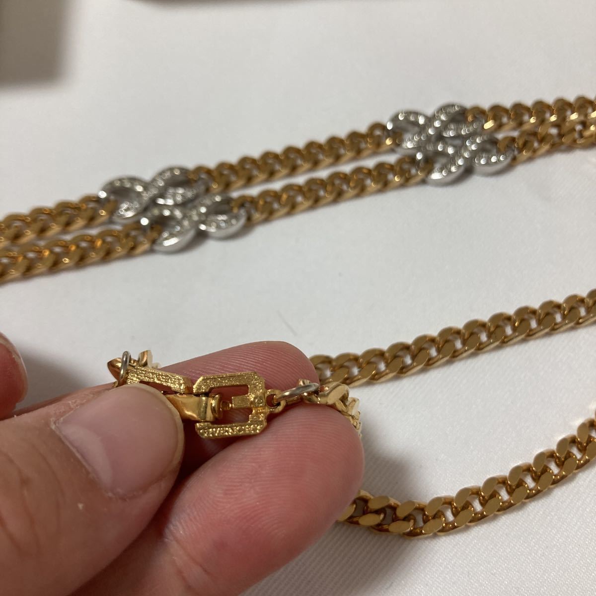 中古 送料込】GIVENCHY ジバンシイ ゴールドカラー ロングネックレス 