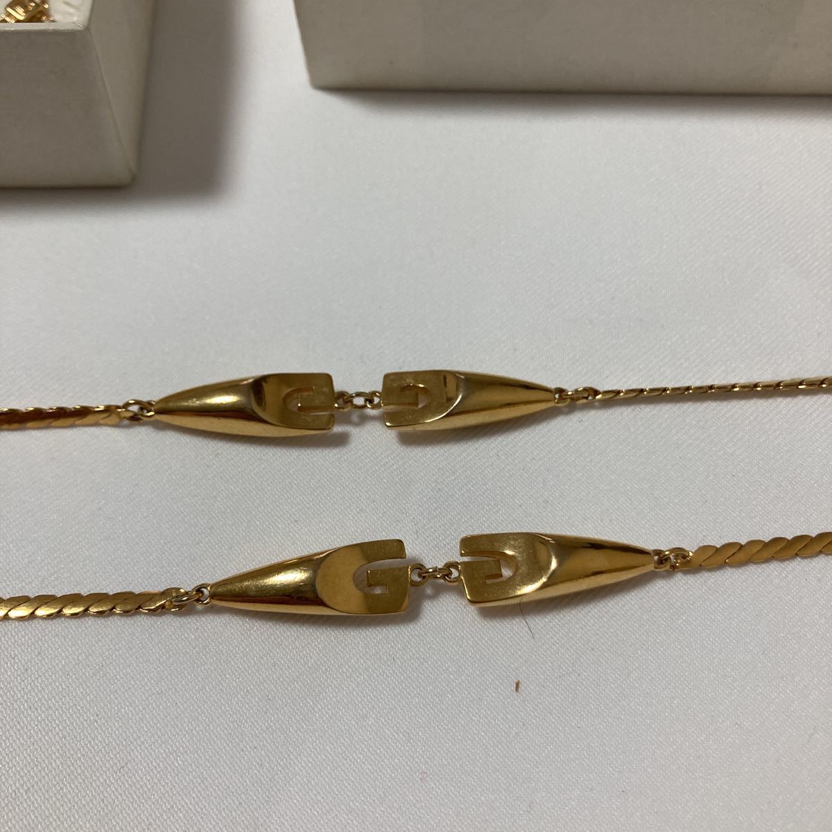 中古 送料込】GIVENCHY ジバンシイ ゴールドカラー ロングネックレス 