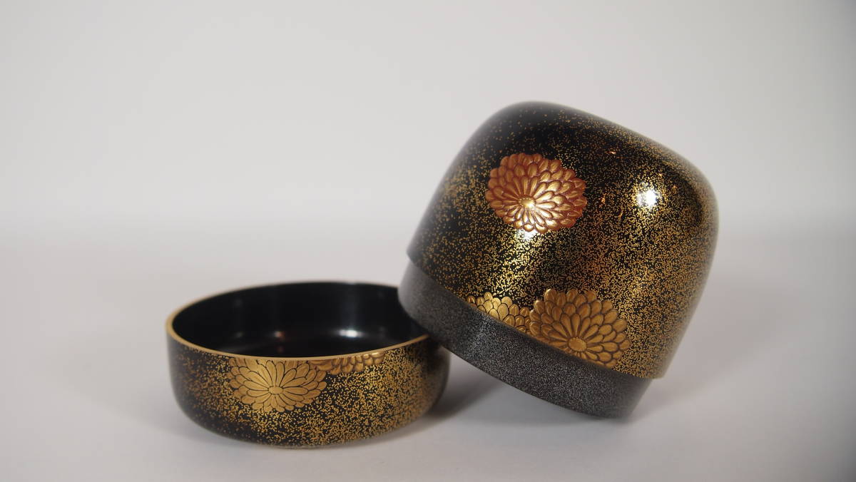 Ｎ３３５　棗　『一后一兆作』『而妙斎(千宗左)書付』『椿蒔絵』『平棗』　共箱 N335 棗 『一后一兆作』『而妙斎(千宗左)書付』『椿蒔絵』『平棗