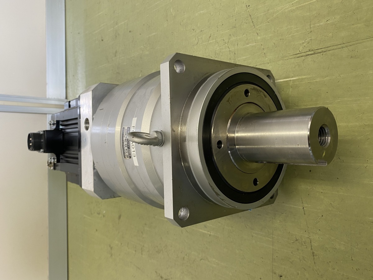 三菱電機 HF-SP352B サーボモータ 3.5KW / SHIMPO-NIDEC ABLE REDUCER サーボモータ用減速機 VRS-180-28-K3-38 HF-SP352B サーボモータ 三菱電機 New In Box