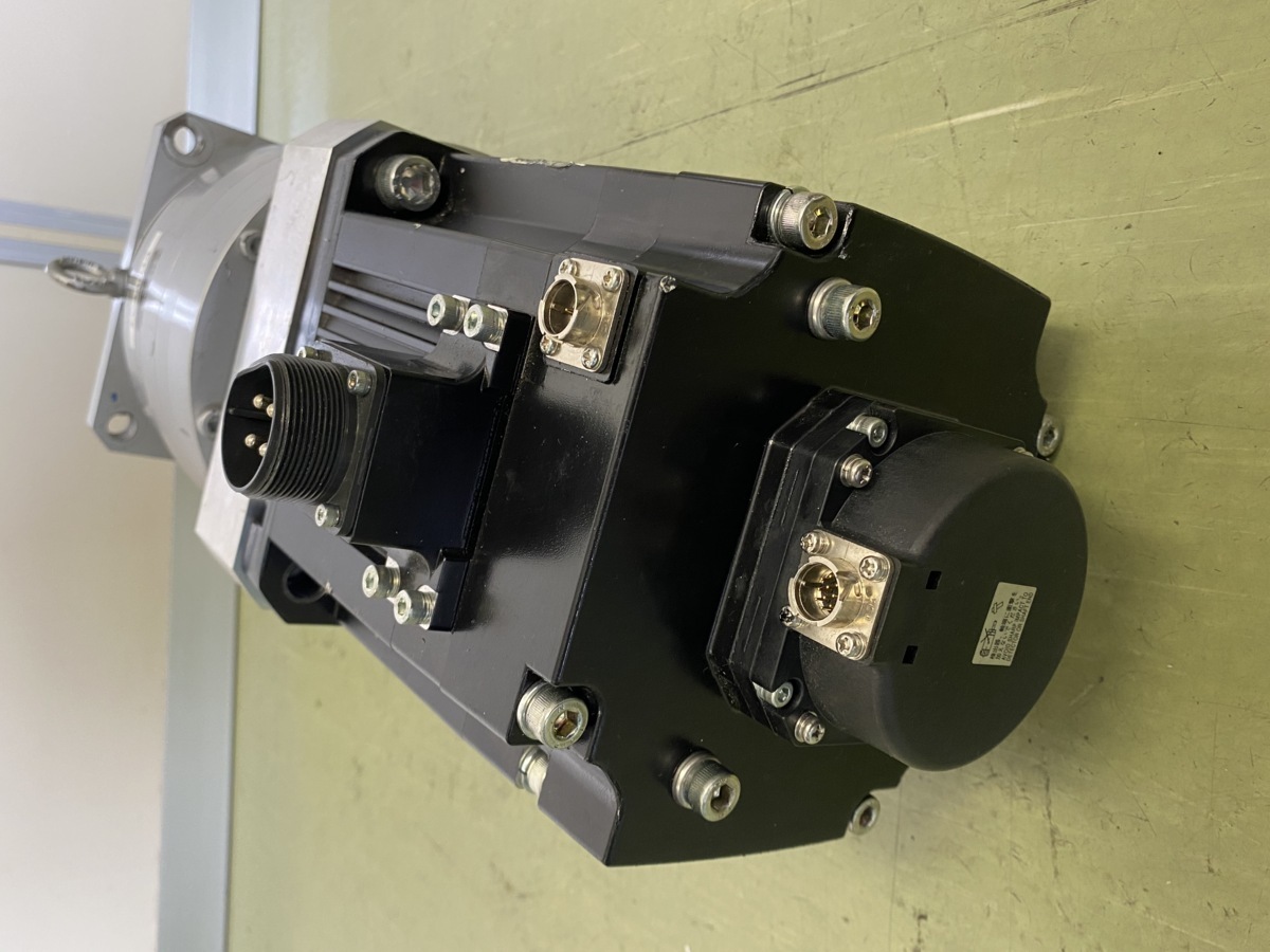 三菱電機 HF-SP352B サーボモータ 3.5KW / SHIMPO-NIDEC ABLE REDUCER サーボモータ用減速機 VRS-180-28-K3-38 HF-SP352B サーボモータ 三菱電機 New In Box