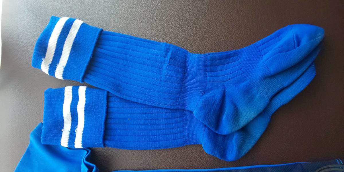 サッカーキッズ用　ユニフォーム練習着上下セット　靴下とインナーパンツ付　サイズ120　ファーストセットに_3