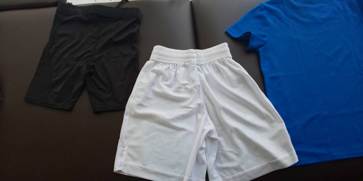 サッカーキッズ用　ユニフォーム練習着上下セット　靴下とインナーパンツ付　サイズ120　ファーストセットに_8