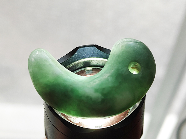 勾玉】伝 青森県青森市野沢小牧野 縄文時代晩期 飴細工のような