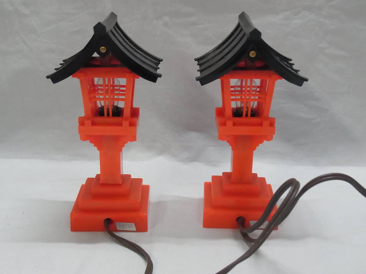 電気式 春日灯籠 赤灯籠 黒屋根 約17 7 一対 神具 仏具 コード式 灯籠 灯篭 灯ろう 赤 神棚 燈籠 燈篭 プラスチック 朱塗風 ゆ60 仏具一般 売買されたオークション情報 Yahooの商品情報をアーカイブ公開 オークファン Aucfan Com