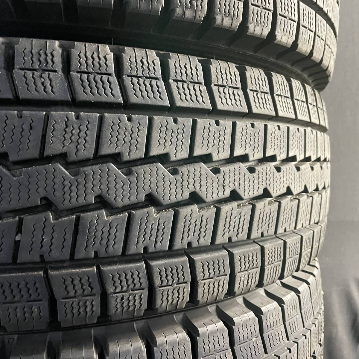 バリ山☆ 205/75R16 113/111L ダンロップ LT03 2019年製☆スタッドレス