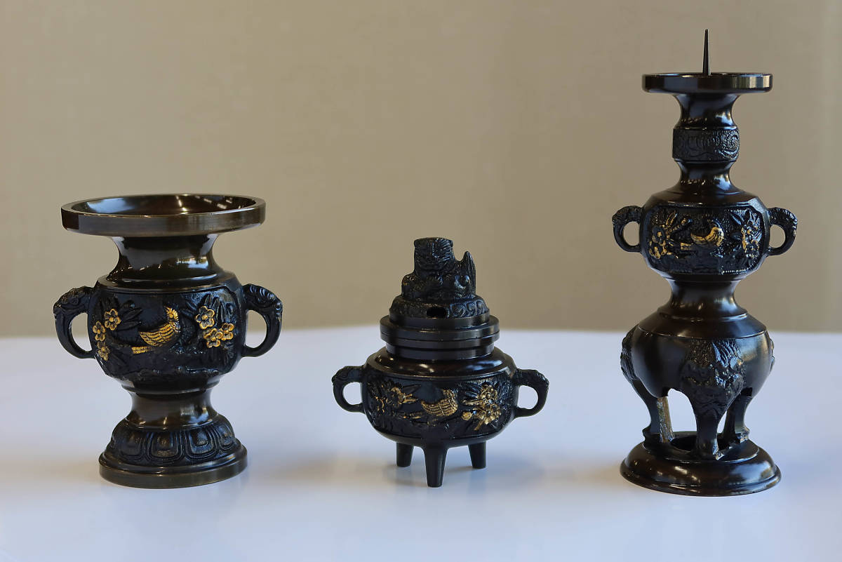 高品質，安い 仏壇仏具 浄土真宗本願寺派 西本願寺 浄土宗 禅宗用等用仏具三具足 花立 蝋燭立て 香炉(仏具一般)｜売買されたオークション情報、yahooの商品情報をアーカイブ公開 - オークファン 仏具一般
