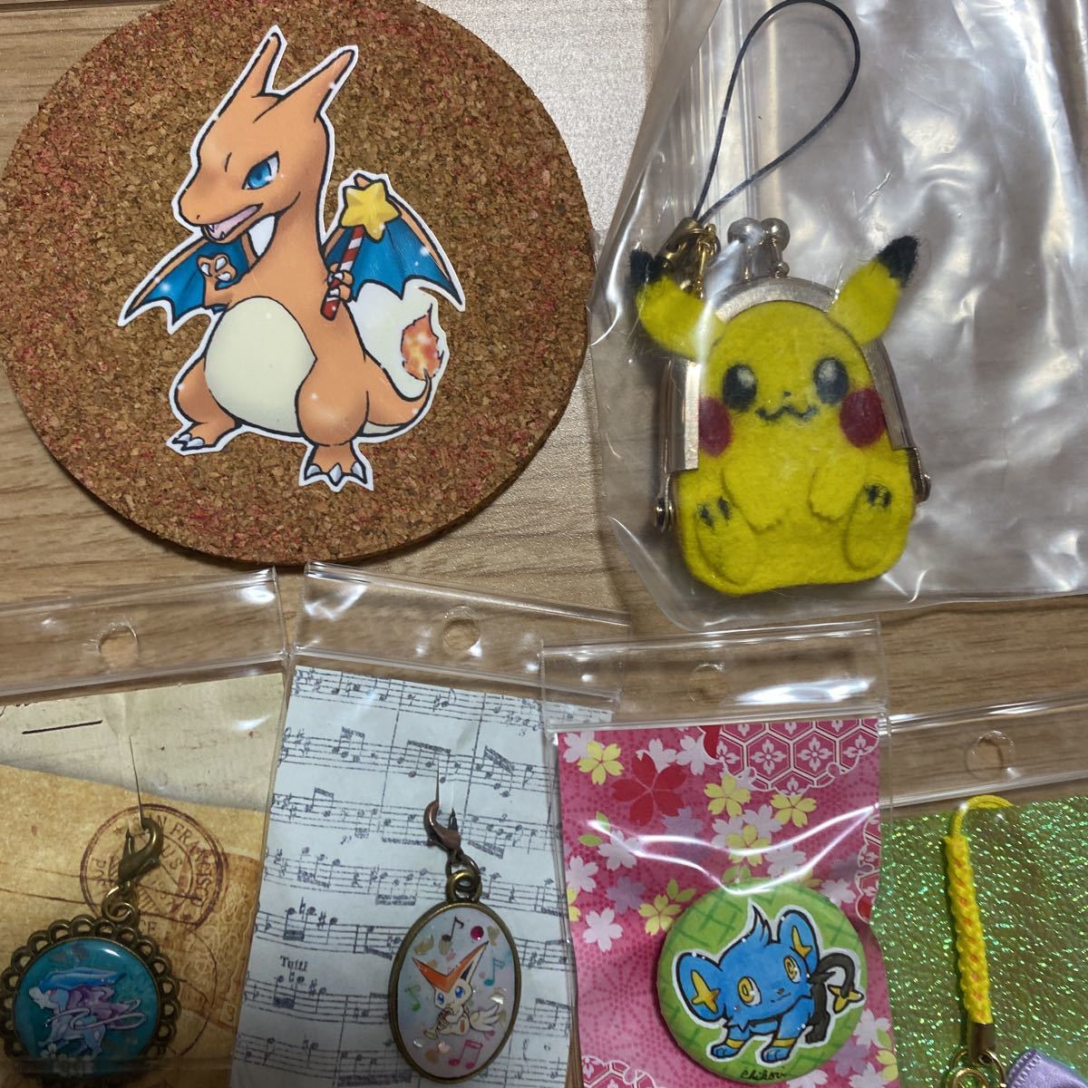 同人グッズ ポケモン チャーム コースター 缶バッジ マグネット シール ストラップ その他 売買されたオークション情報 Yahooの商品情報をアーカイブ公開 オークファン Aucfan Com