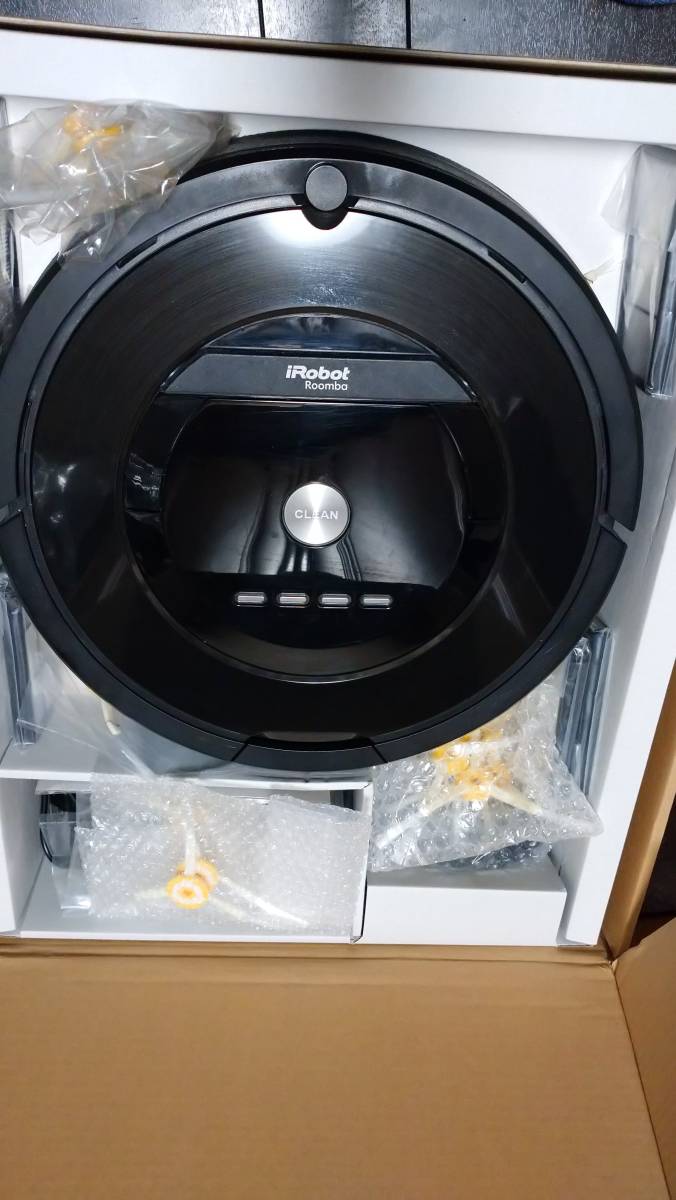 【中古】iRobot アイロボット Roomba ルンバ ロボット掃除機　Roomba885Plus　ルンバ885Plus（バッテリ、ブラシなどおまけ付）