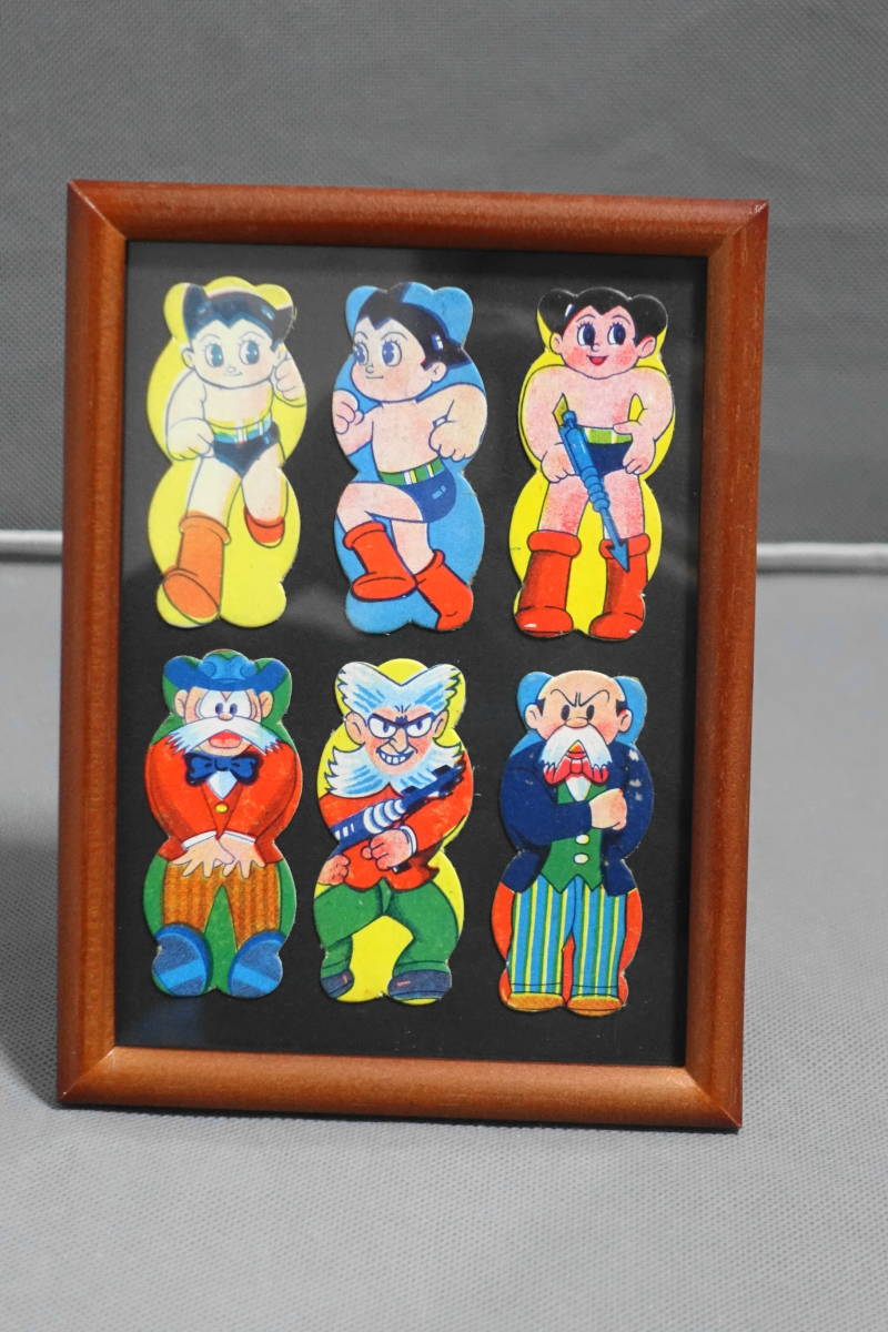 鉄腕アトム 型抜き面子 ６枚 額入り 人型メンコ 姿めんこ 人形面子 イラスト まんが 駄玩具 紙玩具 懐かしいおもちゃ 昭和レトロ その他 売買されたオークション情報 Yahooの商品情報をアーカイブ公開 オークファン Aucfan Com