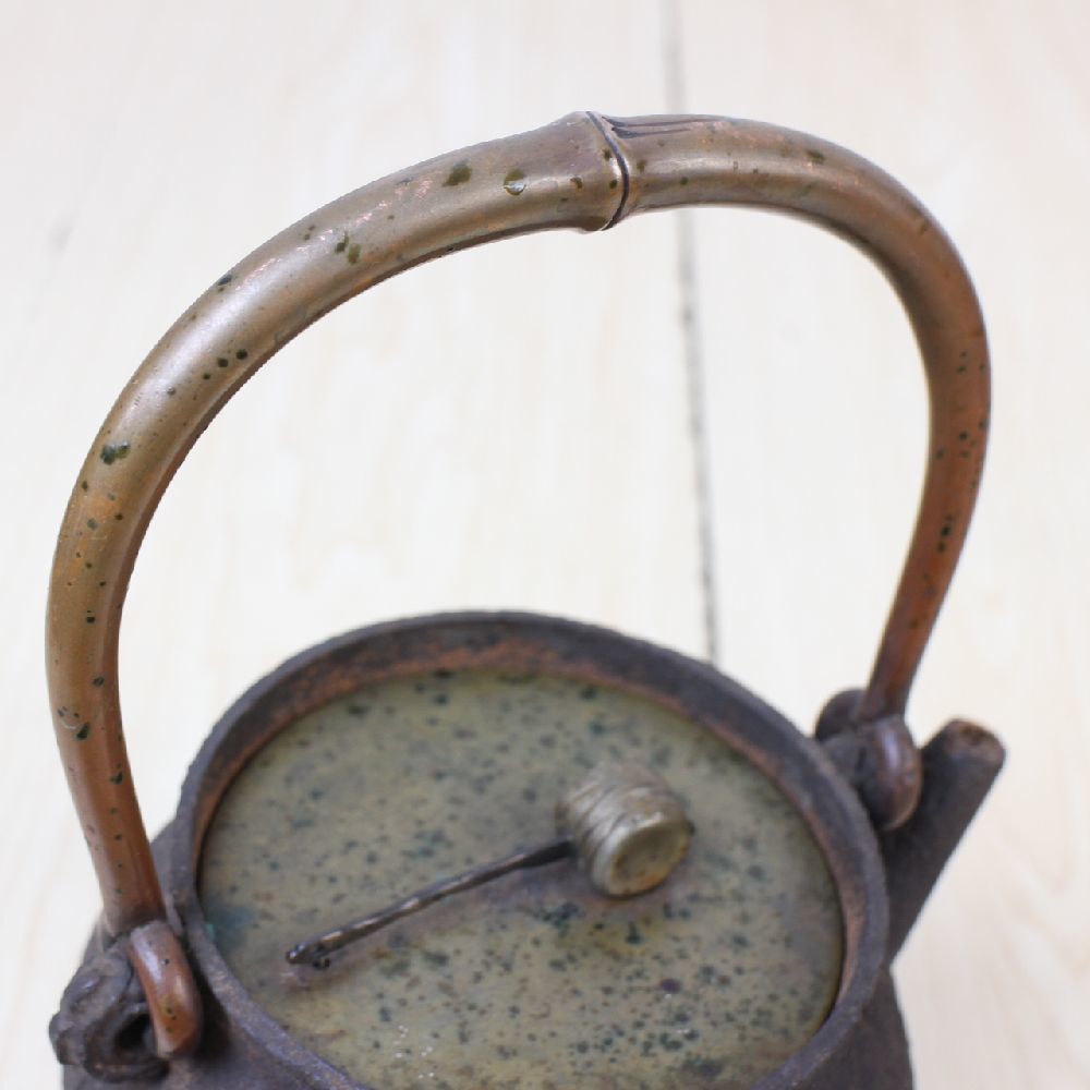 亀文堂 名品 鉄瓶 家拙日本琵琶湖出東 柄杓摘 竹弦 龍文堂 胴印底款 角