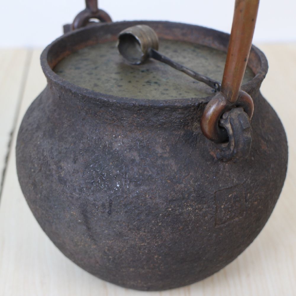 亀文堂 名品 鉄瓶 家拙日本琵琶湖出東 柄杓摘 竹弦 龍文堂 胴印底款 角