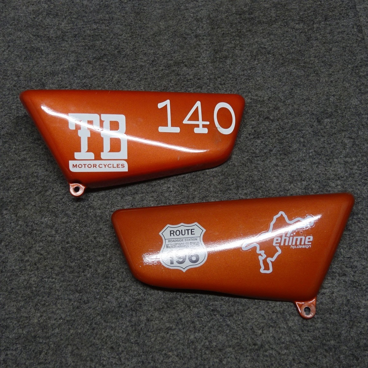 250TR 純正左右サイドカバー 塗装済み メタリックオレンジ(カワサキ用 