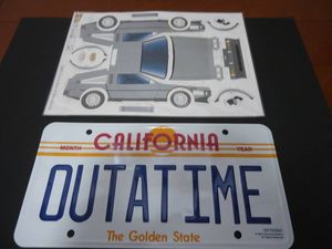 20周年記念デロリアン ペーパークラフトキット & ナンバープレートセット 20周年記念デロリアン ペーパークラフトキット & ナンバー