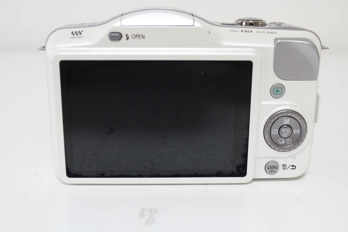 Panasonic Lumix DMC-GF3 ホワイト ボディ+ズームレンズセット(AF72