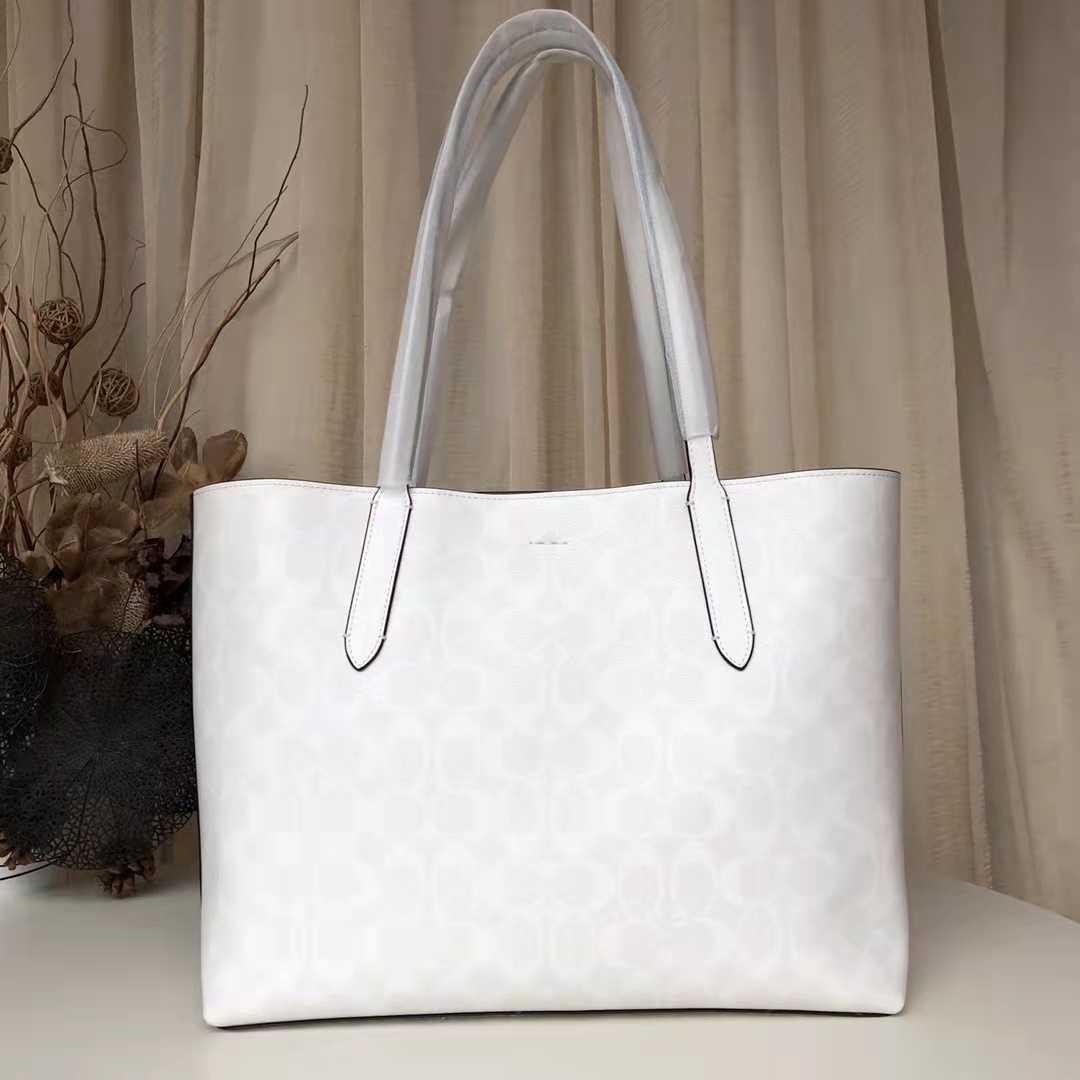コーチCOACH×ディズニーコラボコラボ シグネチャー ミッキーパッチ 