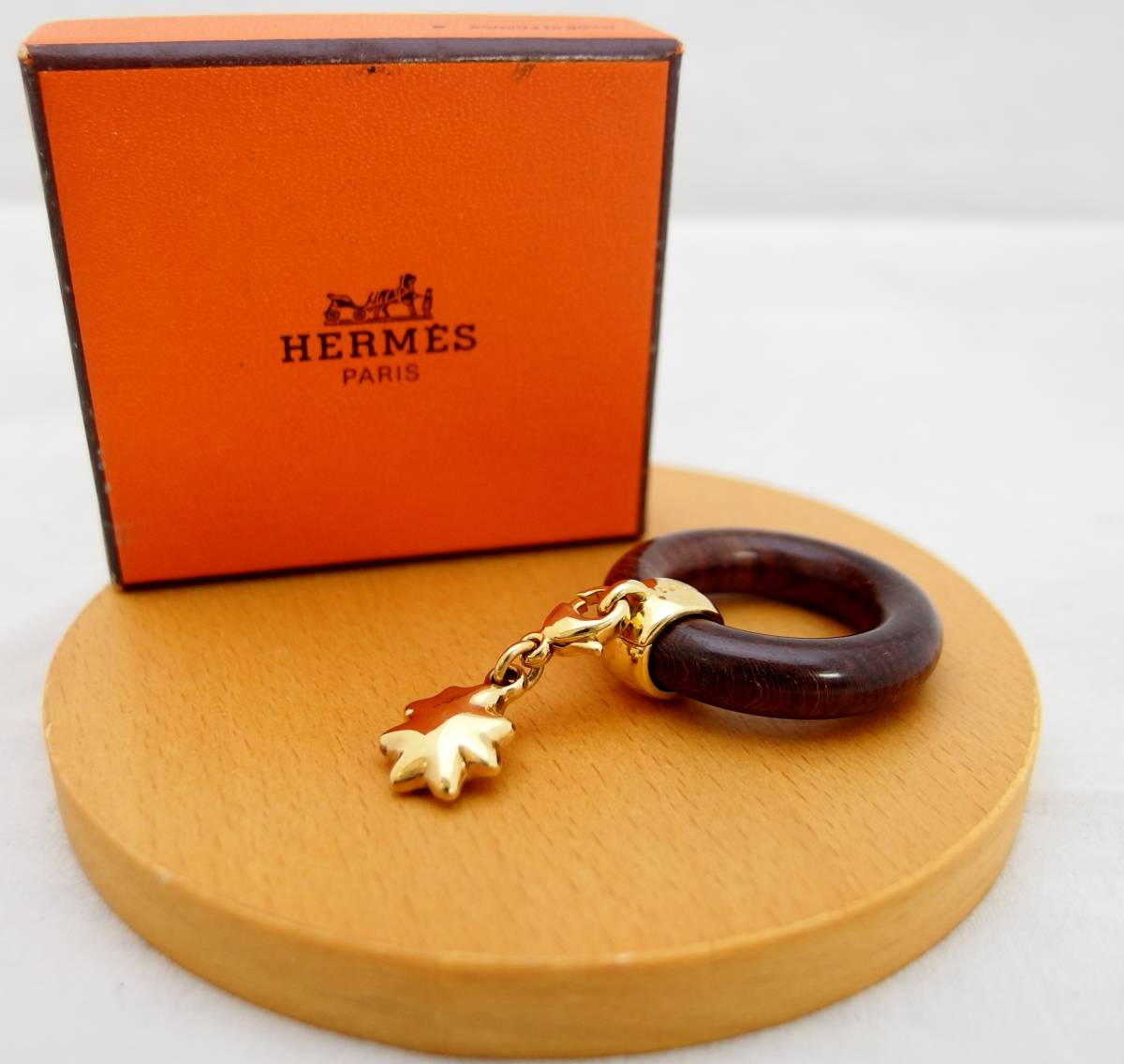 HERMES エルメス 星巡る旅展 スカーフリング ウッド ゴールド /B5394 