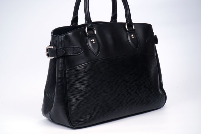 極美品】ルイヴィトン Louis Vuitton エピ パッシィPM トート 極美品】ルイヴィトン Louis Vuitton エピ パッシィPM トート