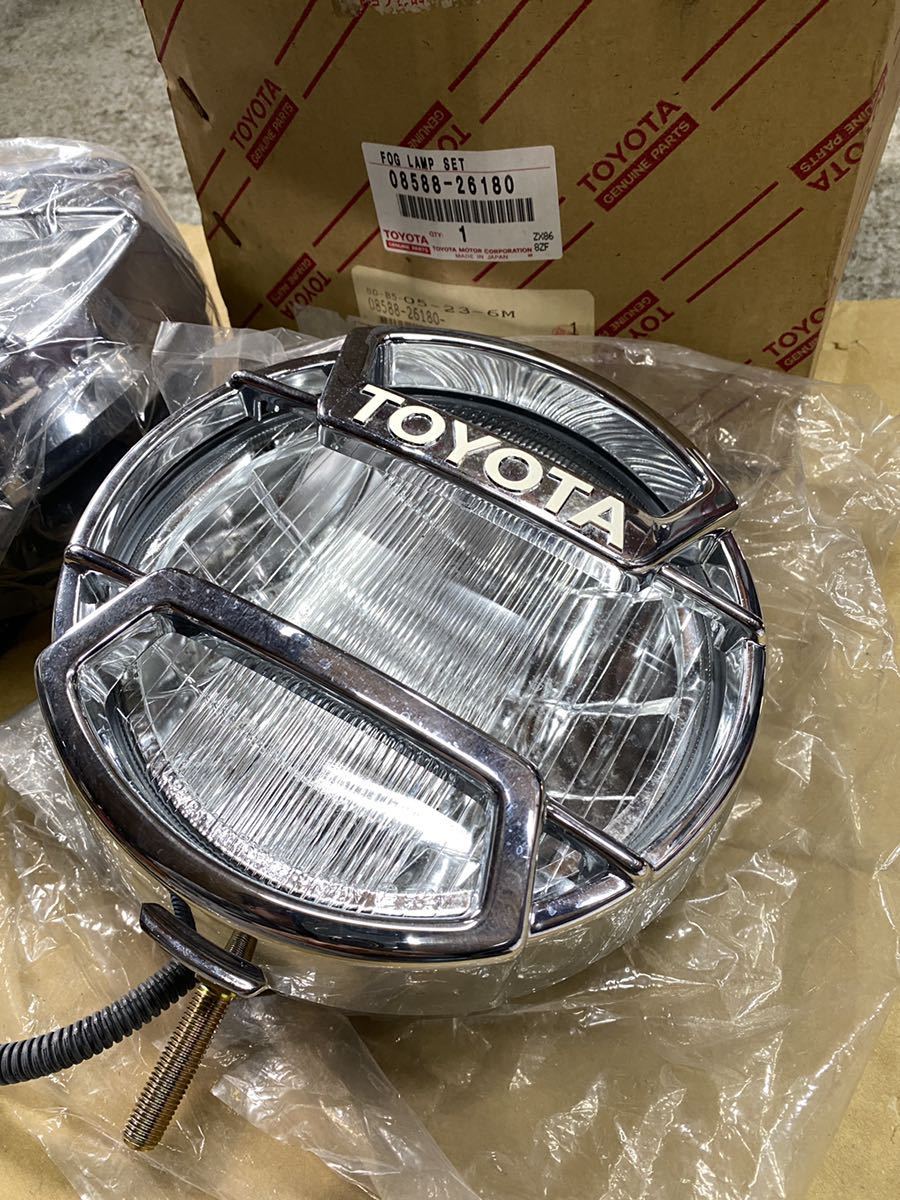 激レア 新品未使用 トヨタ 純正 フォグランプ ハイエース 100系 