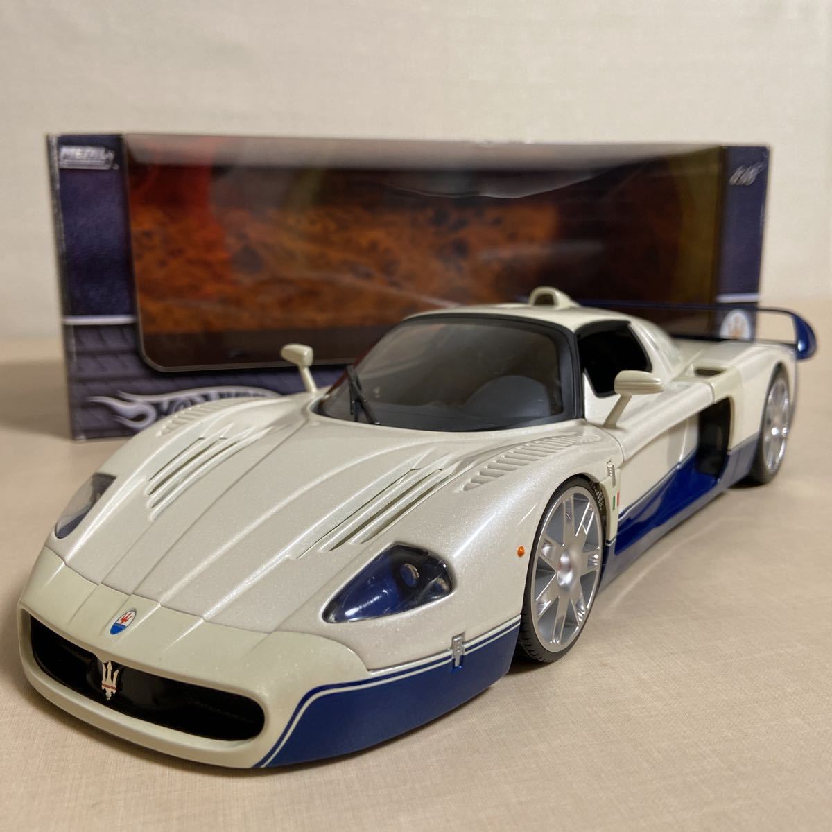 ☆ホットウィール ／HotWHeeLs：1/18 マセラティ MC12 (パールホワイト