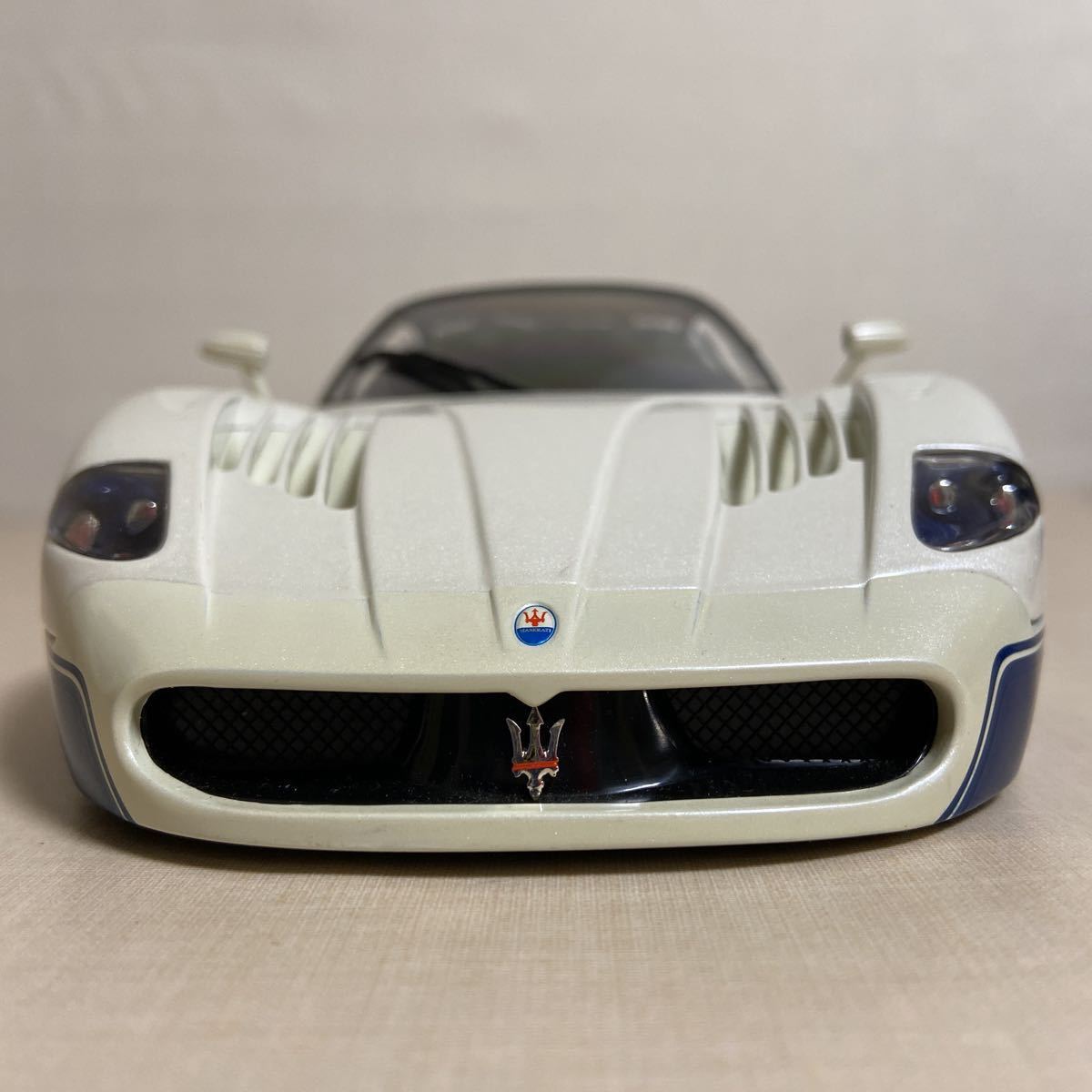 ☆ホットウィール ／HotWHeeLs：1/18 マセラティ MC12 (パールホワイト