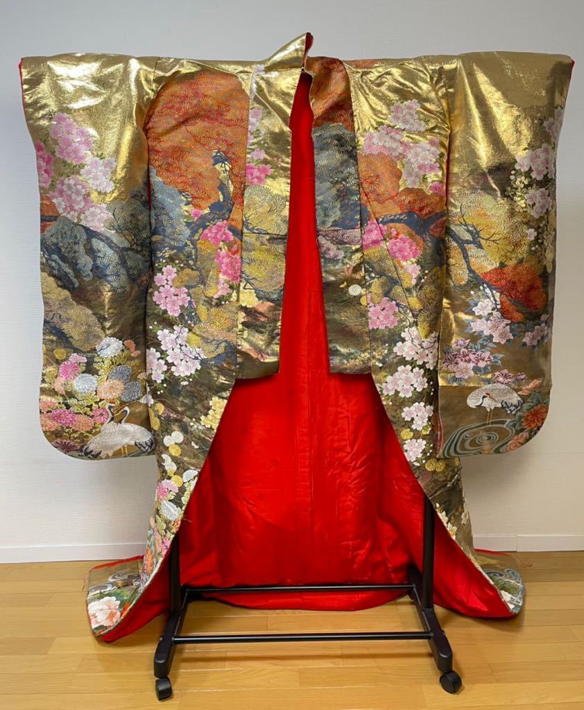 鳥居ユキ 色打掛 豪華 刺繍 鶴紋 花鳥紋 打掛 花嫁　 衣裳 婚礼 結婚 和装 着物 身丈約189センチ 裄約65センチ 色打掛 IROHA◇白打掛◇tc2343白無垢 和装 その他女性誌&amp;女性ファッションVol.4 古雑誌&amp;古本Re-Make&frasl;Re-Model 身丈162.5cm