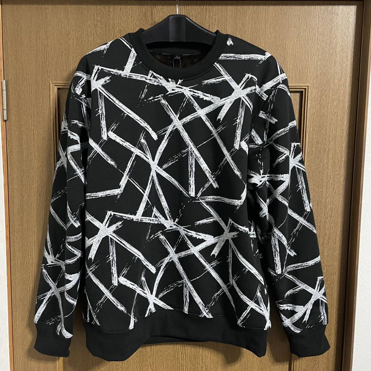 人気，定番人気 スウェット 裏ボア ブラック L 総柄 グラフィック トレーナー 黒 暖かい H&M ZARA DIVINER ビター ストリート お洒落 メンズ(Lサイズ)｜売買されたオークション情報、yahooの商品情報をアーカイ Lサイズ
