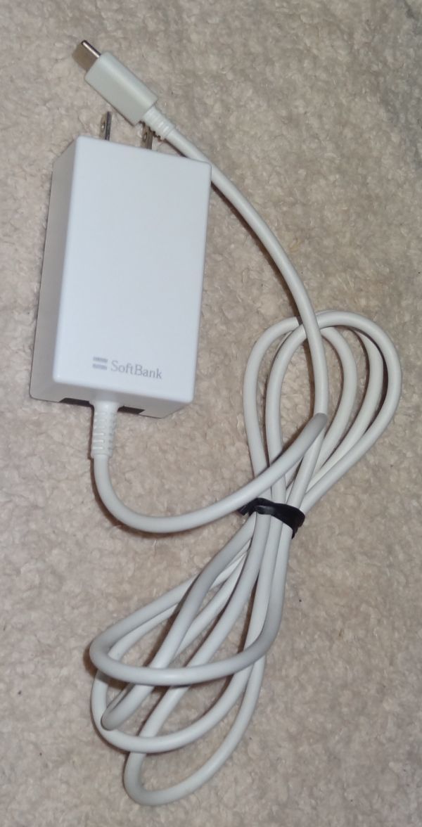 アンドロイド用充電器 Aquos R Softbank Acアダプタ式充電器 売買されたオークション情報 Yahooの商品情報をアーカイブ公開 オークファン Aucfan Com