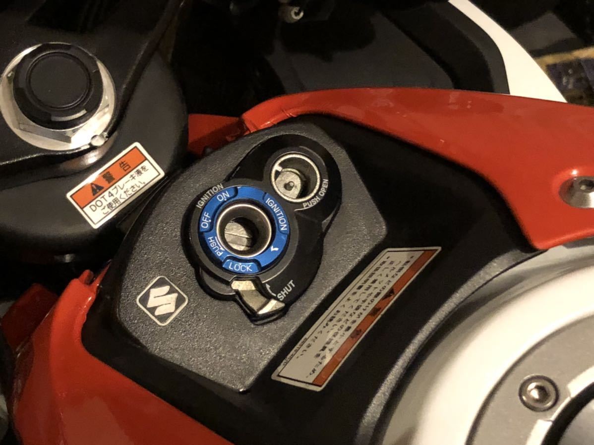 ☆未使用☆GSX-R125☆カーボン調キーシリンダーカバー☆キーシリンダー