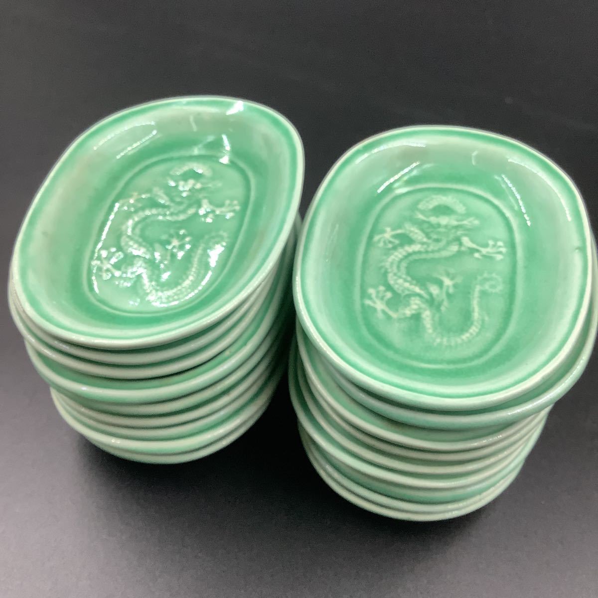 美術品・アンティーク・コレクション 緑釉 龍文 猪口 陶磁器