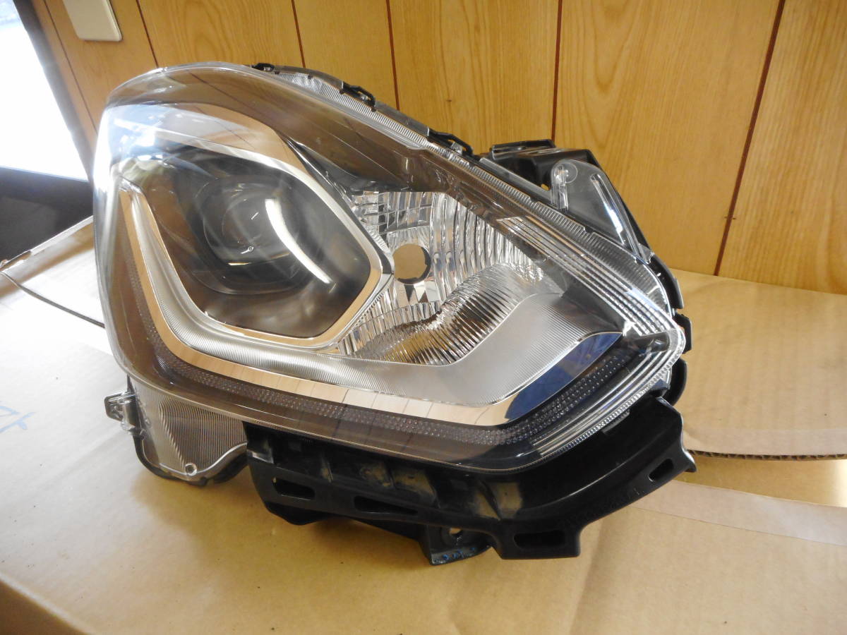 スズキ純正 スイフト ヘッドランプユニットRH 35120-52RH0 【Revier