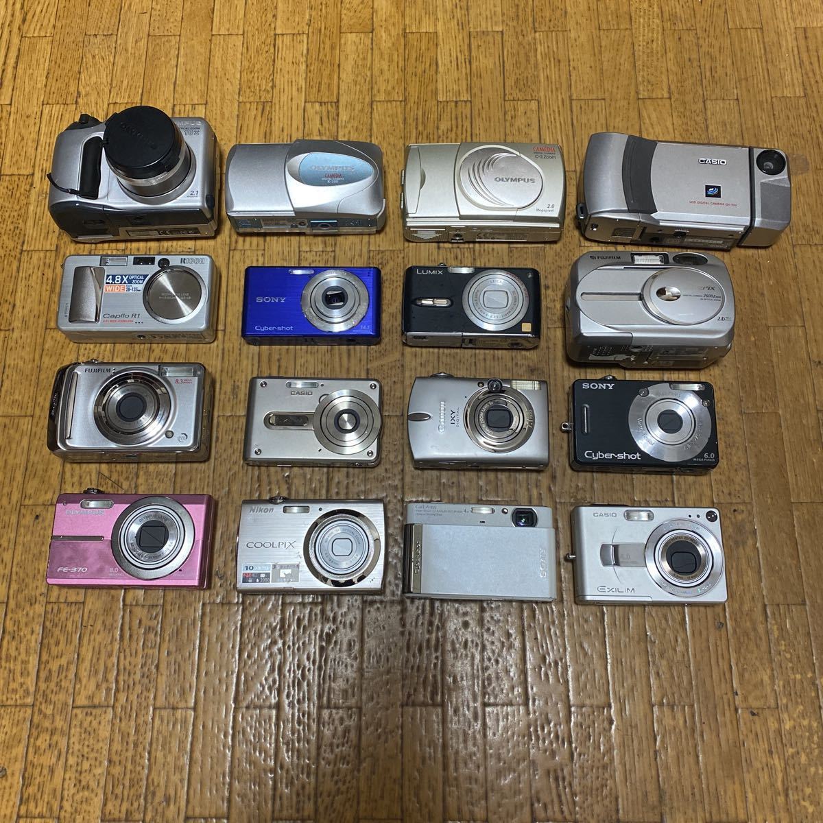 FUJIFILM FinePix F10 CASIO EXILIM 本体中古美品 富士フイルム