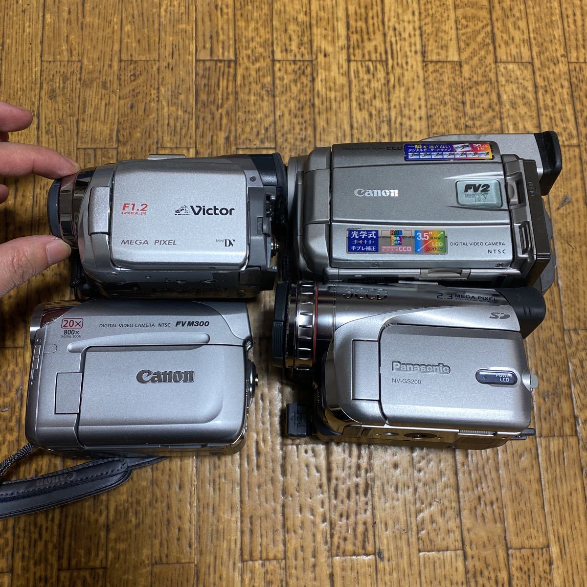 Sony HDR-CX560V ビデオカメラ 本体➕バッテリー2個と付属品 HDR-CX560V 主