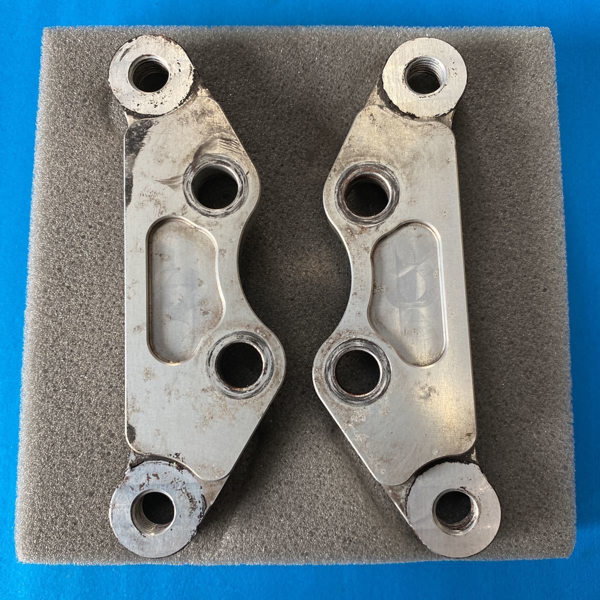 アクティブ ブレンボ40mm用キャリパーサポート XJR/VMAX/MT-07