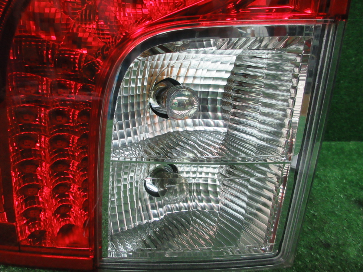 ボルボ XC90 CB6324AW 左 テールライト テールランプ 184575 ※ 画像