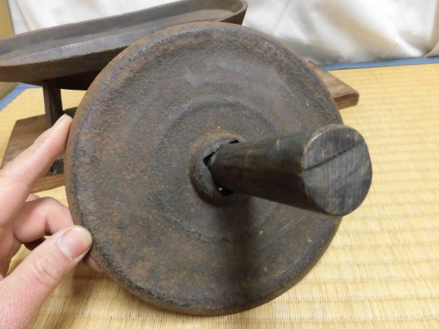☆時代 鉄製 薬研 すり鉢 やげん 木製台付き古民具 古道具 アンティーク //