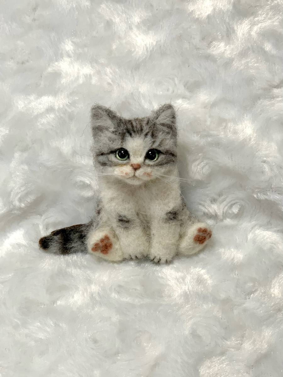 Chico 羊毛フェルト 猫 スコ座り サバ白ちゃん ブローチ ネコ ハンドメイド ねこ スコティッシュフォールド 子猫 仔猫 羊毛フェルト 売買されたオークション情報 Yahooの商品情報をアーカイブ公開 オークファン Aucfan Com