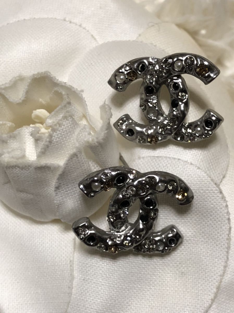 CHANEL ピアス　ブラックストーンとパール CHANEL ピアス ブラックストーンとパール CHANEL ブラック ストーン