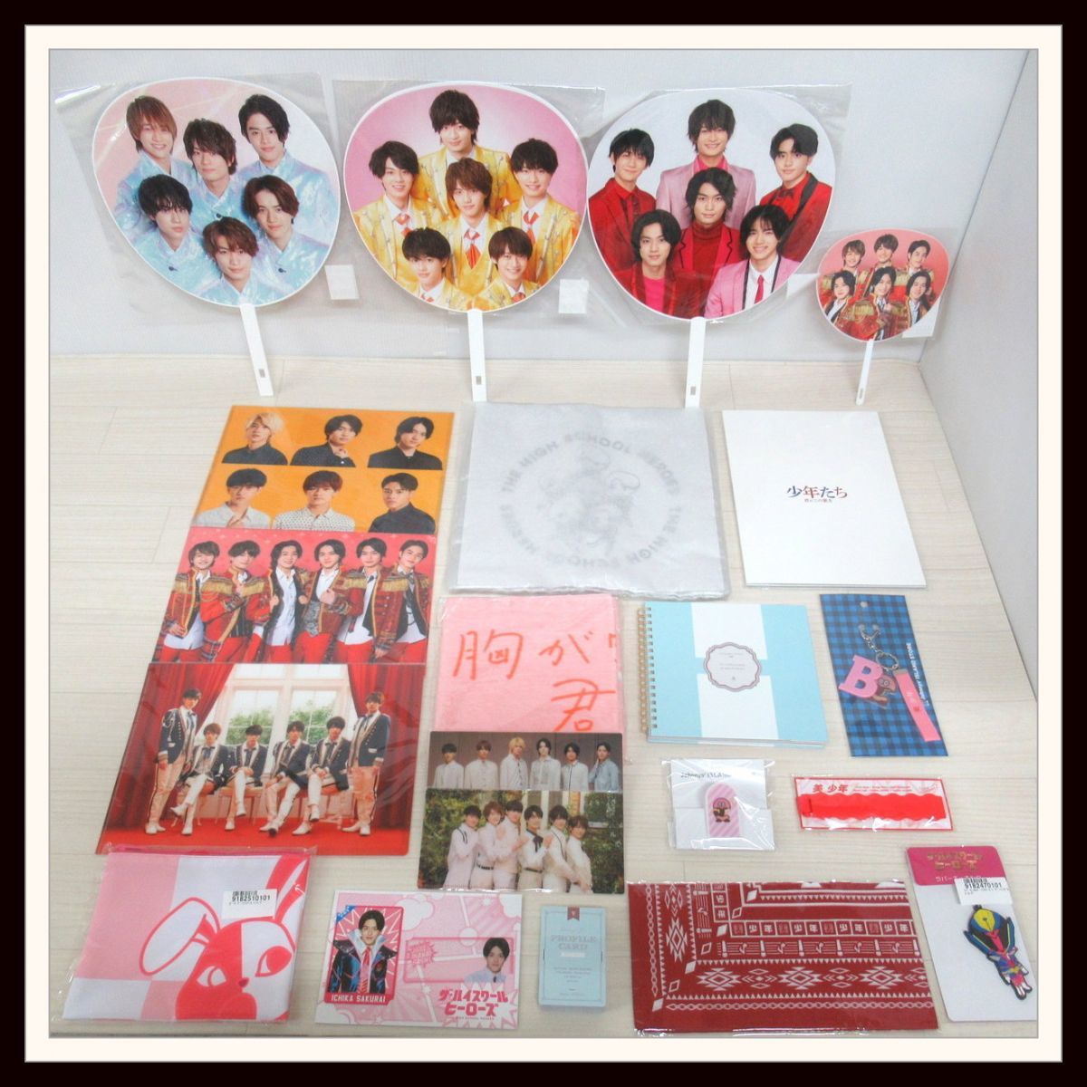 ジャニーズjr 美 少年 グッズセット うちわ ストラップ パンフレット タオル バッグ キャラクターキーホルダー 他 B1 S3 ジャニーズjr 売買されたオークション情報 Yahooの商品情報をアーカイブ公開 オークファン Aucfan Com