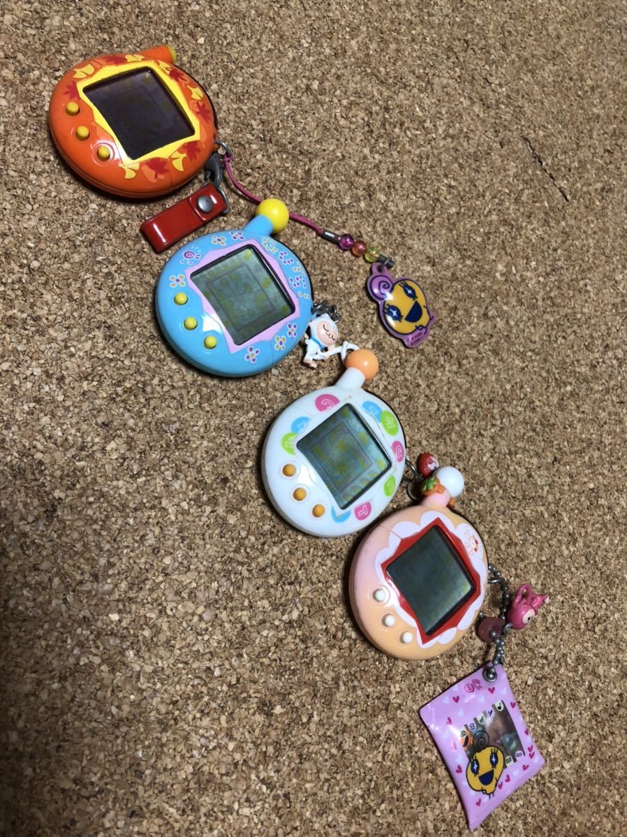BANDAI バンダイ 2004たまごっち 4個セット☆白♪ 水色♪ オレンジ