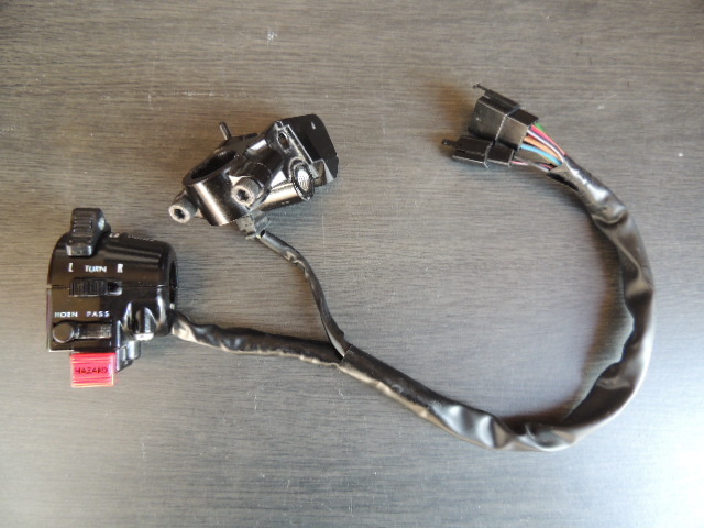 中古◇◇エストレヤ BJ250A ハウジング アッシ（コントロール）L・H